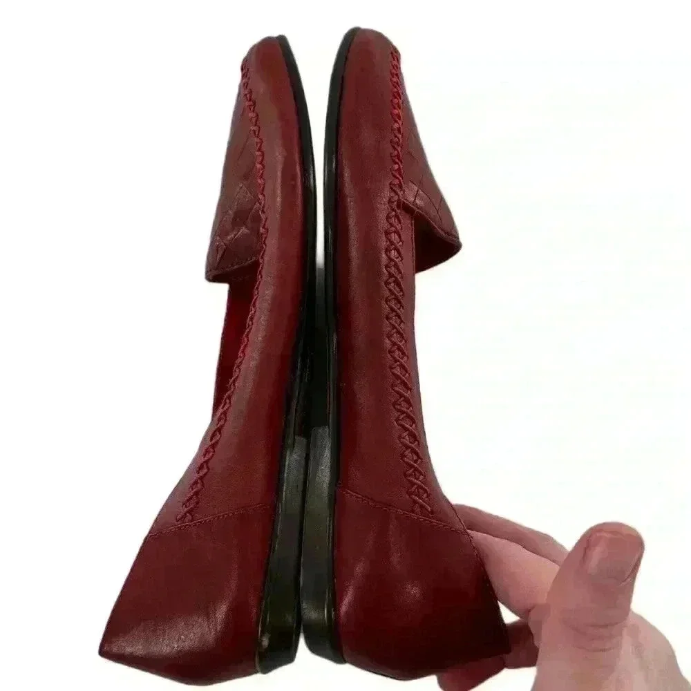 Girls flats size 3.5 red leather pointy toe loafers 80s 90s grannycore